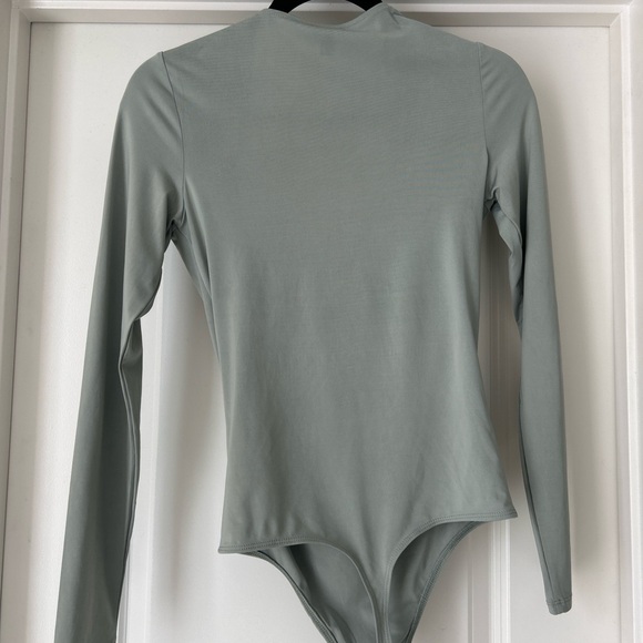 Express Bodysuit - Picture 2 of 3